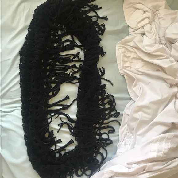 Black infinity scarf - Picture 2 of 2